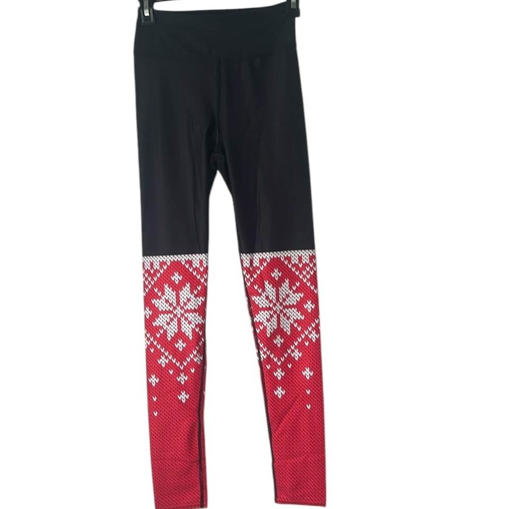 Sun Lovin’ Roots Snowflake Yoga Leggings